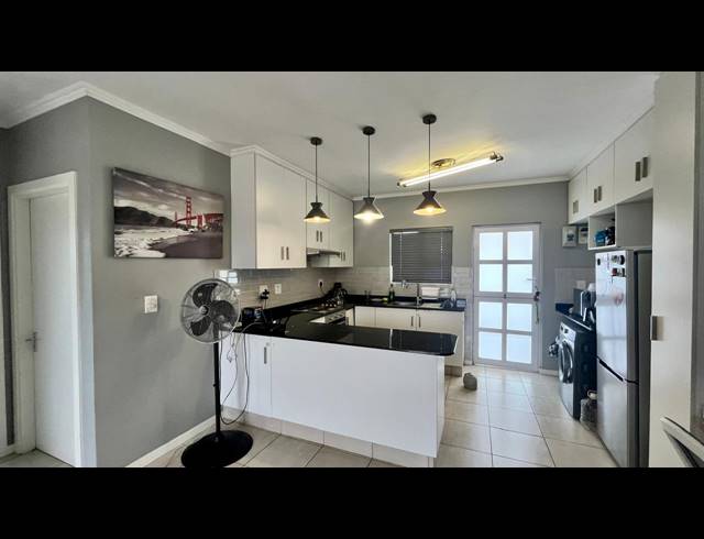 2 BEDROOM APARTMENT FOR SALE IN MANOR ESTATES